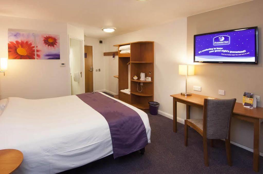 Premier Inn Greenock Bagian luar foto