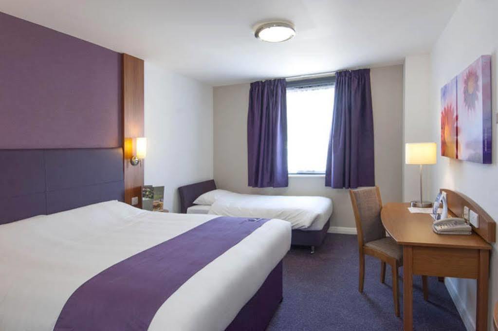 Premier Inn Greenock Bagian luar foto
