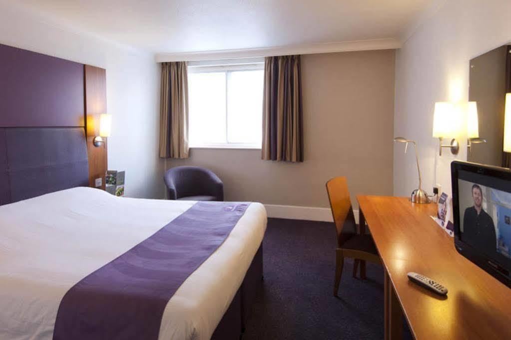 Premier Inn Greenock Bagian luar foto