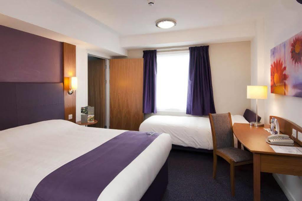 Premier Inn Greenock Bagian luar foto